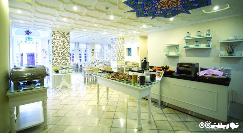 نمای کلی بوفه سلف سرویس هتل	